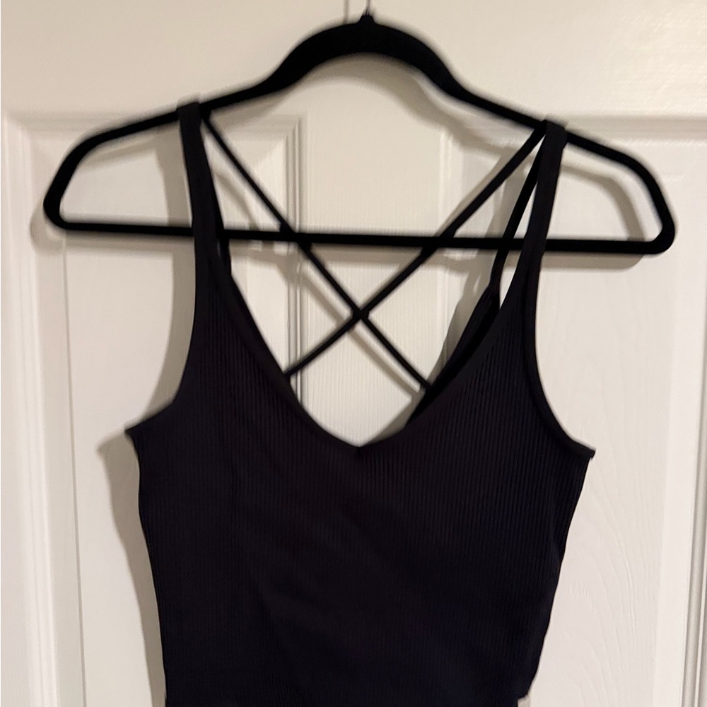 Vuori Ribbed Crop Tank in Black